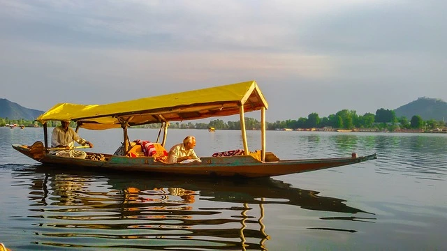 12 खूबसूरत कश्मीर में घूमने की जगह (Kashmir Me Ghumne Ki Jagah)