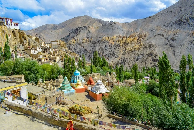 12 खूबसूरत कश्मीर में घूमने की जगह (Kashmir Me Ghumne Ki Jagah)